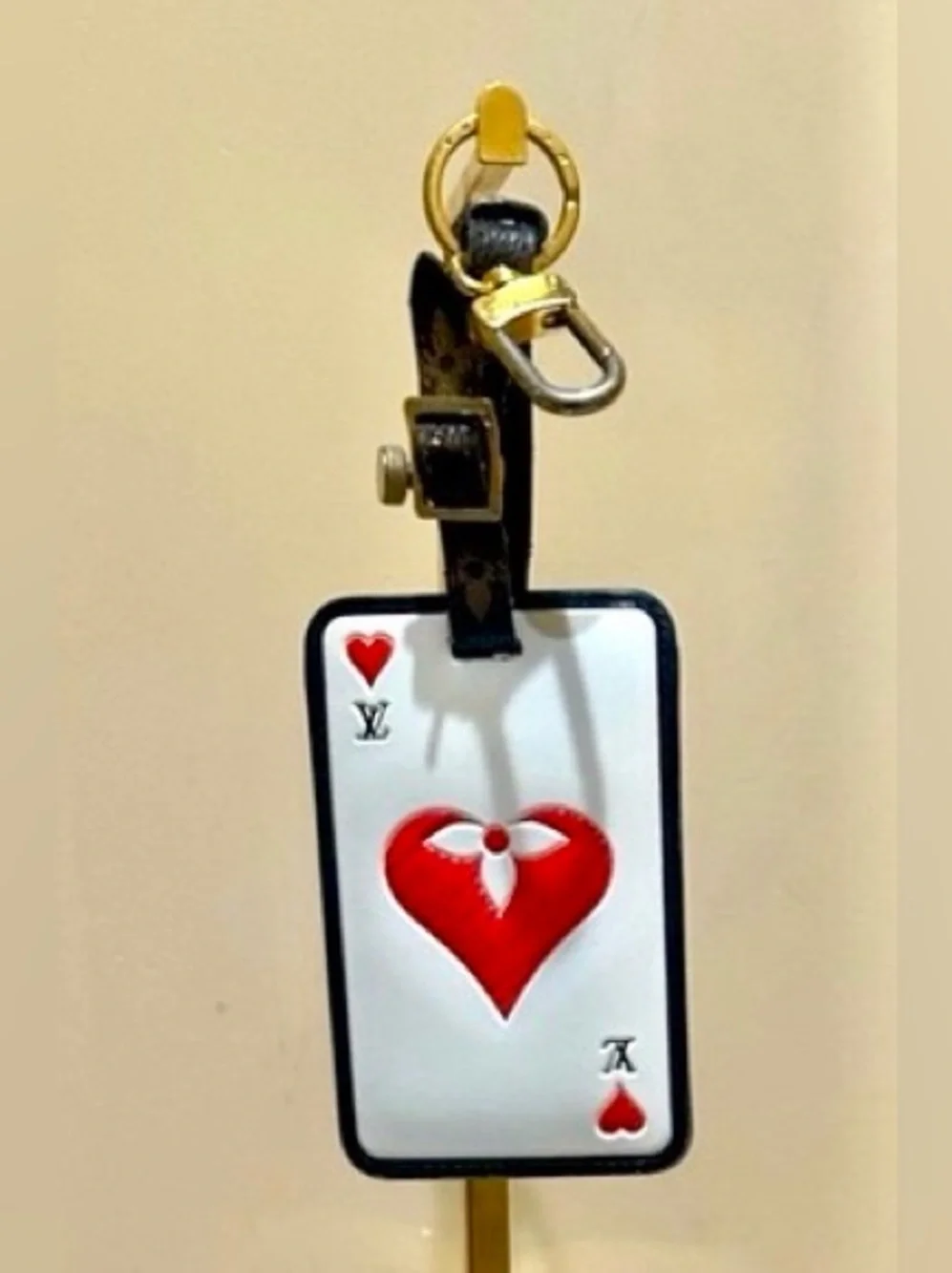 👑✅PRICE FIRM✅RARE🔥AUTHENTIC Louis Vuitton Heart Playing Card Luggage Tag